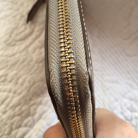 NEW Tahari Metallic Taupe Gray Wallet - Picture 6 of 8